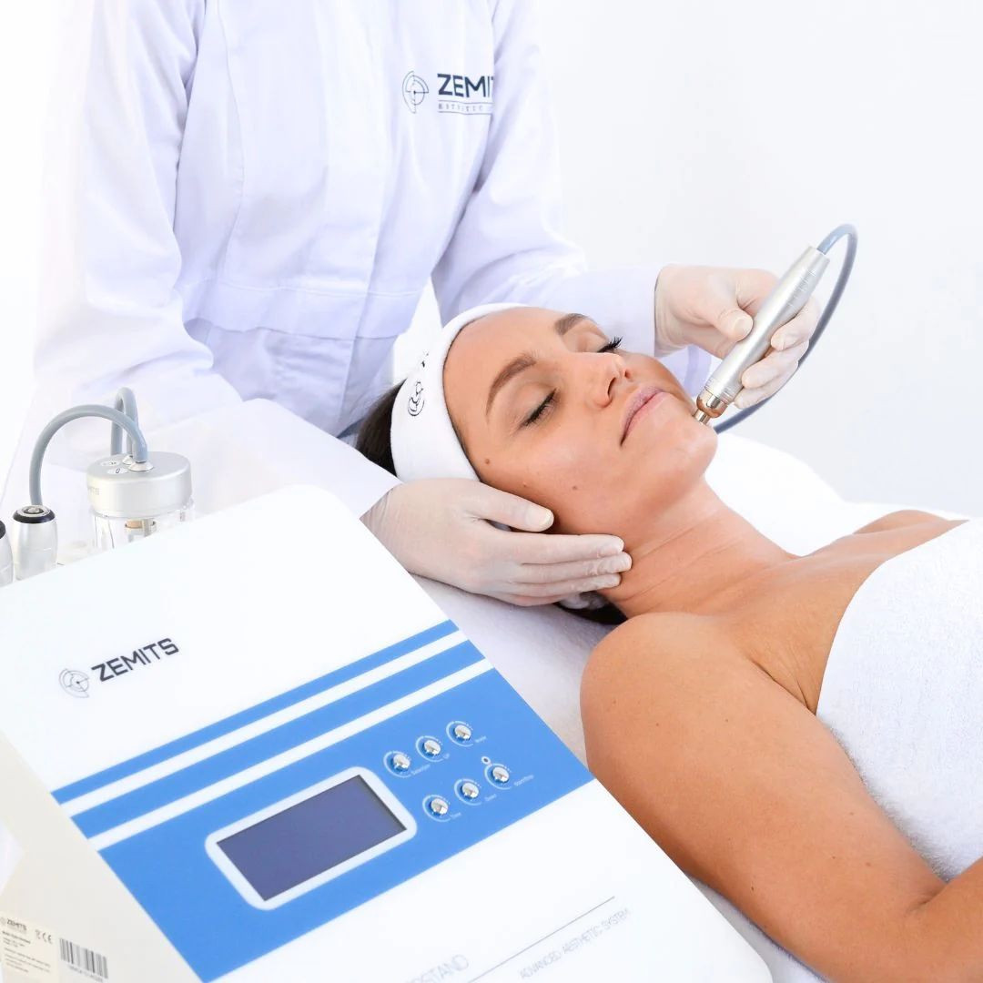 HydroDiamond™ Facial